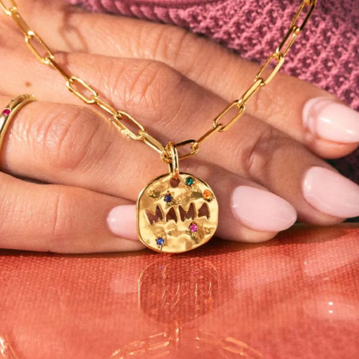 Regalo para Mamá: Collar de Moda con Colgante Circular y Brillo