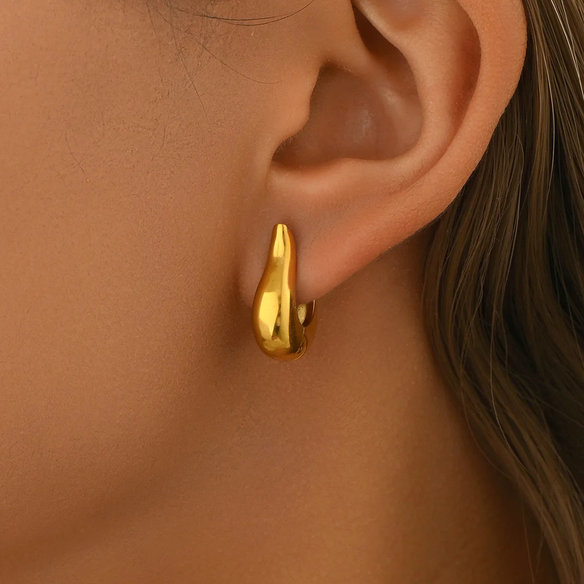 Aretes Irregulares Dorados de Acero Inoxidable – Diseño Moderno