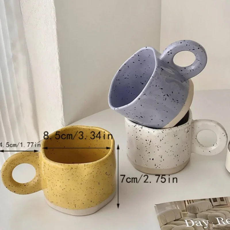 Taza de Cerámica con Asa de Anillo - Diseño Nórdico Moteado 250ml