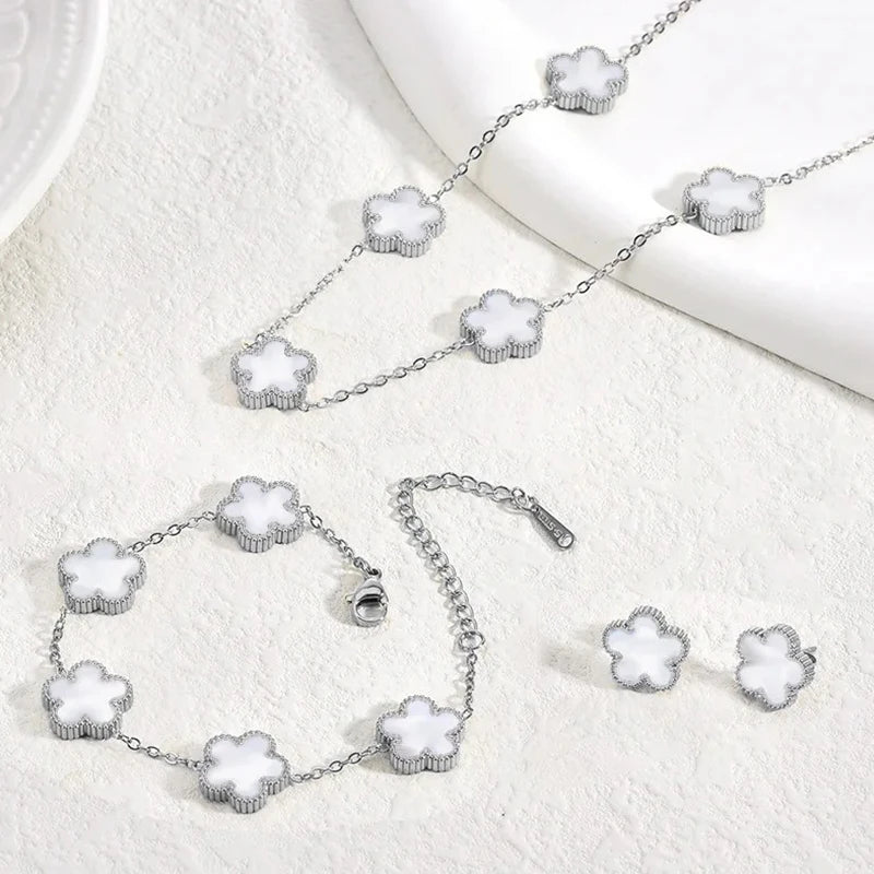 Set de Joyería Trébol Elegante – Collar, Pulsera y Aretes