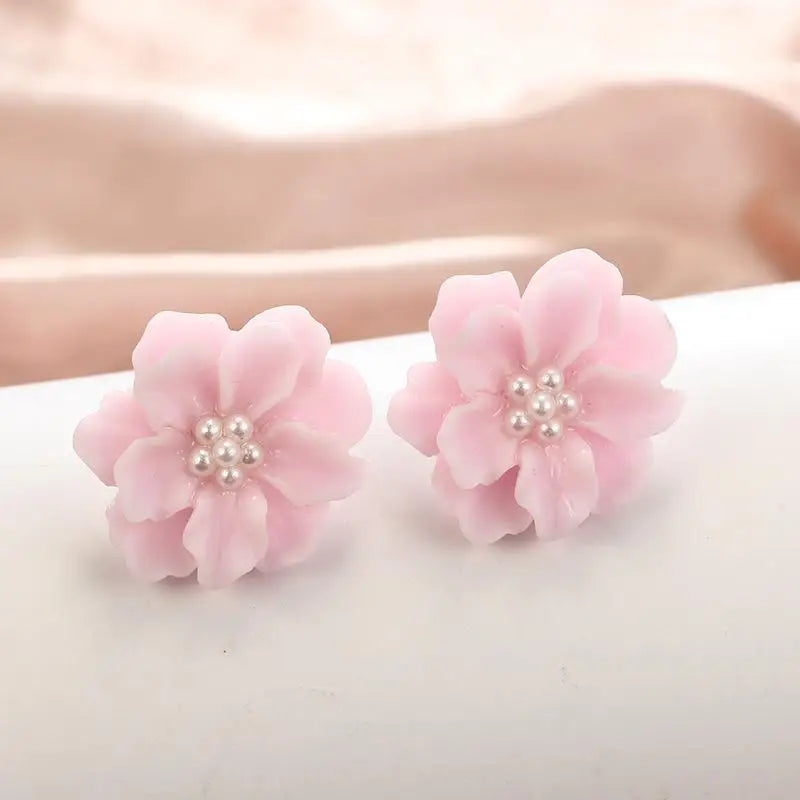 Aretes Tulipán con Moño – Plata y Flor Blanca, Elegantes
