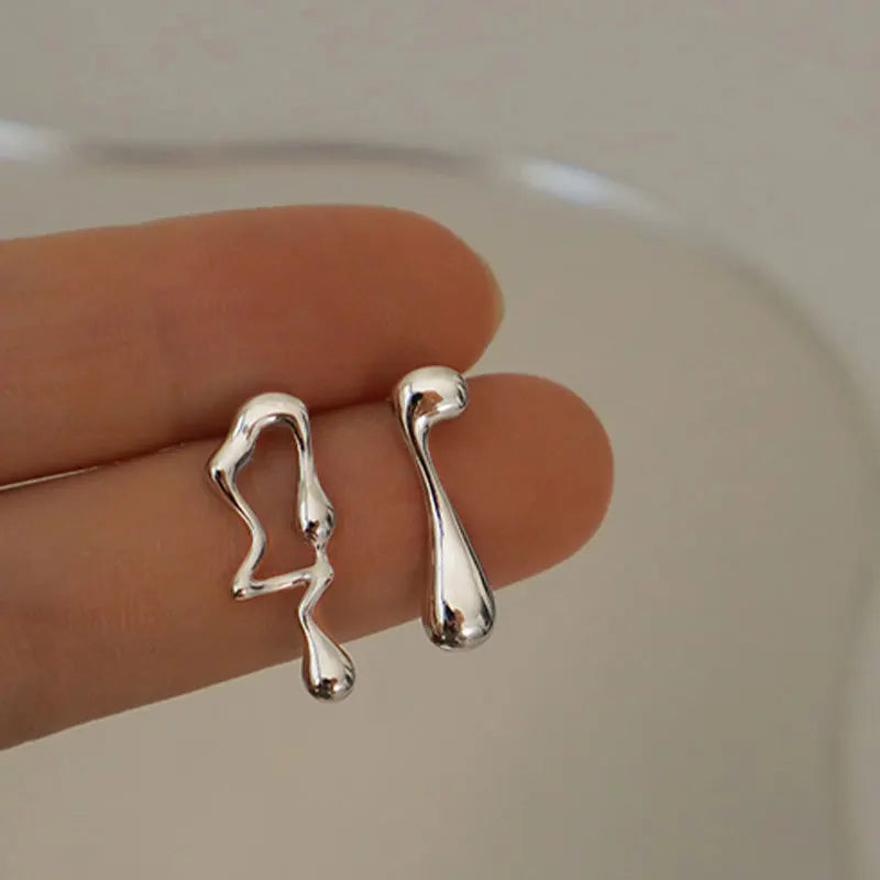 Aretes Drop Dorados para Mujer – Moda Minimalista, Accesorio Sofisticado