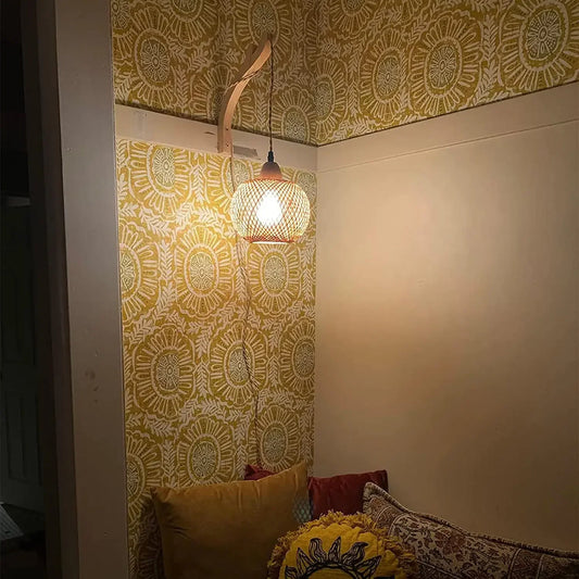 Lámpara de Pared de Bambú Estilo Boho con Pantalla Tejida