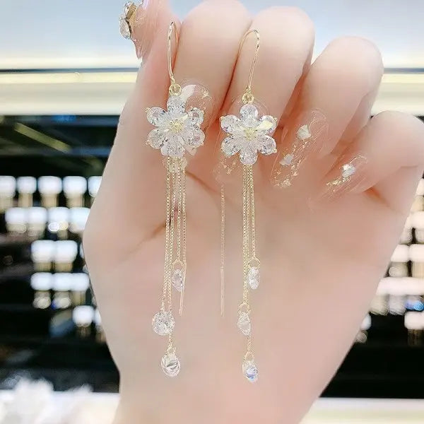Aretes Copo de Nieve con Cristales – Estilo Largo y Sofisticado, Diseño Femenino