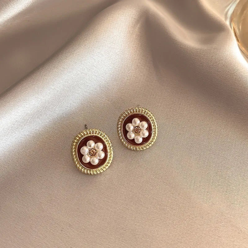 Aretes Elegantes – Joyería para Mujer, Diseño Femenino de Lujo