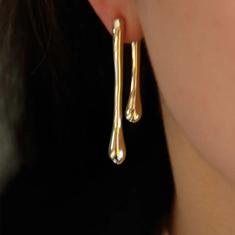 Aretes Drop Dorados para Mujer – Moda Minimalista, Accesorio Sofisticado