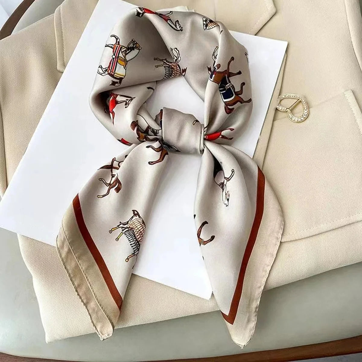 Pañuelo Elegante Tipo Seda Cuadrado para Mujer - Estilo Chic