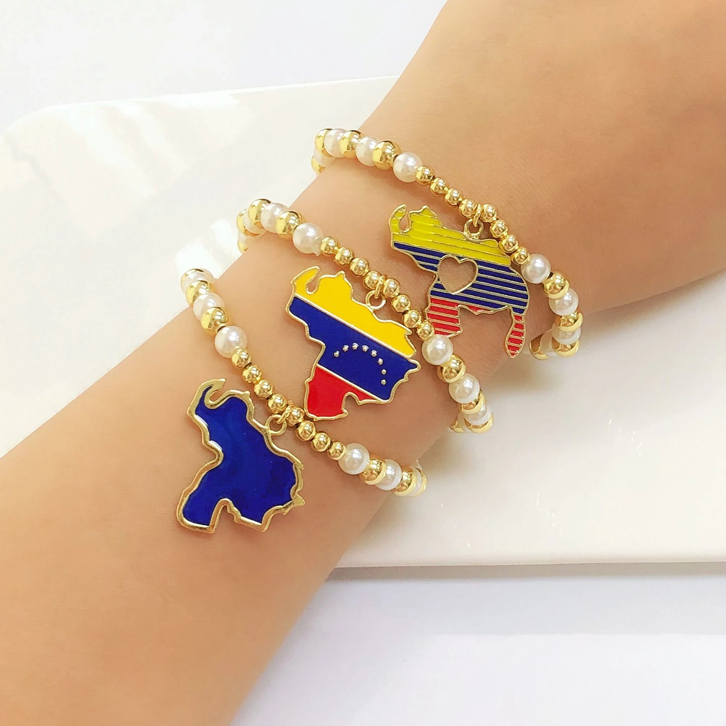 Pulsera Elástica con Dije de País