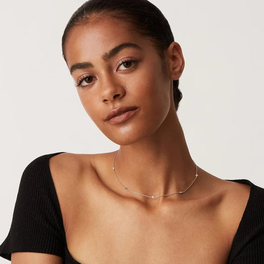 Collar Minimalista con Zirconias Brillantes Chapado en Oro