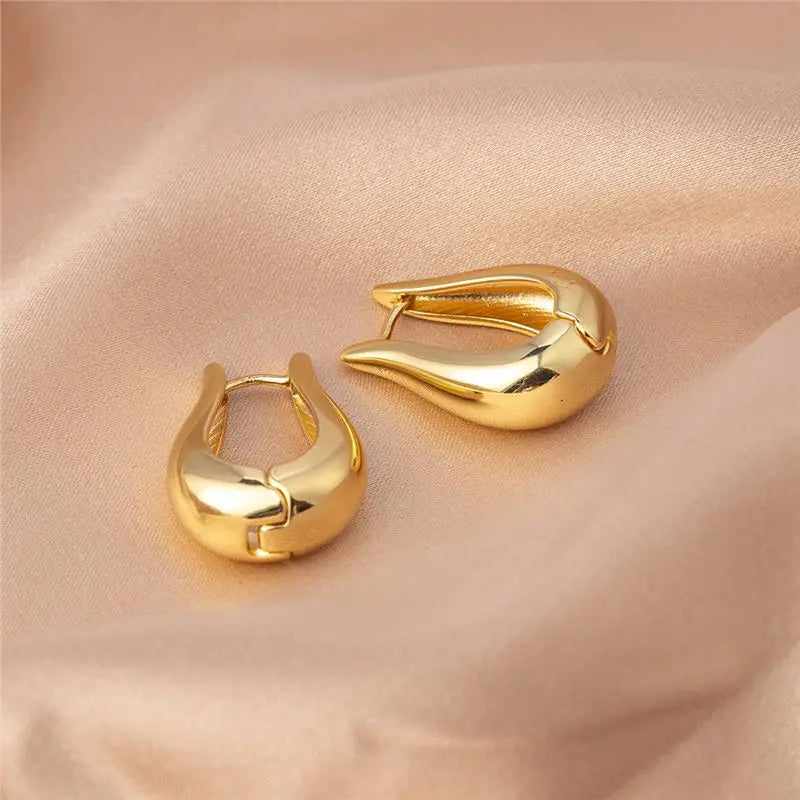 Aretes Irregulares Dorados de Acero Inoxidable – Diseño Moderno