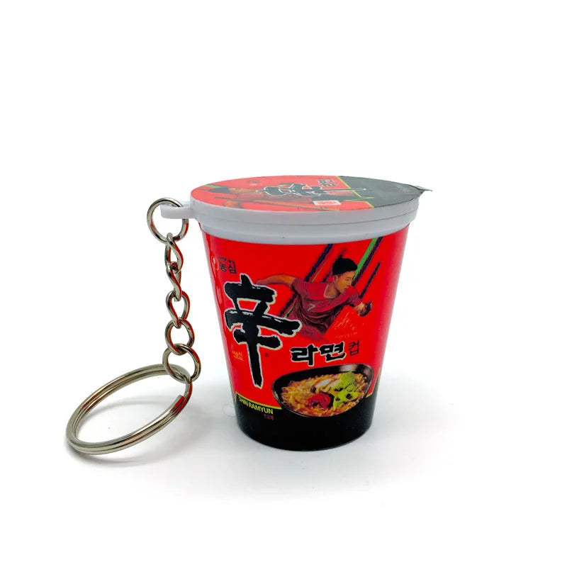 Llavero Miniatura de Ramen Coreano Negro – Accesorio para Mochila