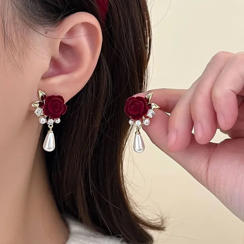 Aretes Elegantes – Joyería para Mujer, Diseño Femenino de Lujo