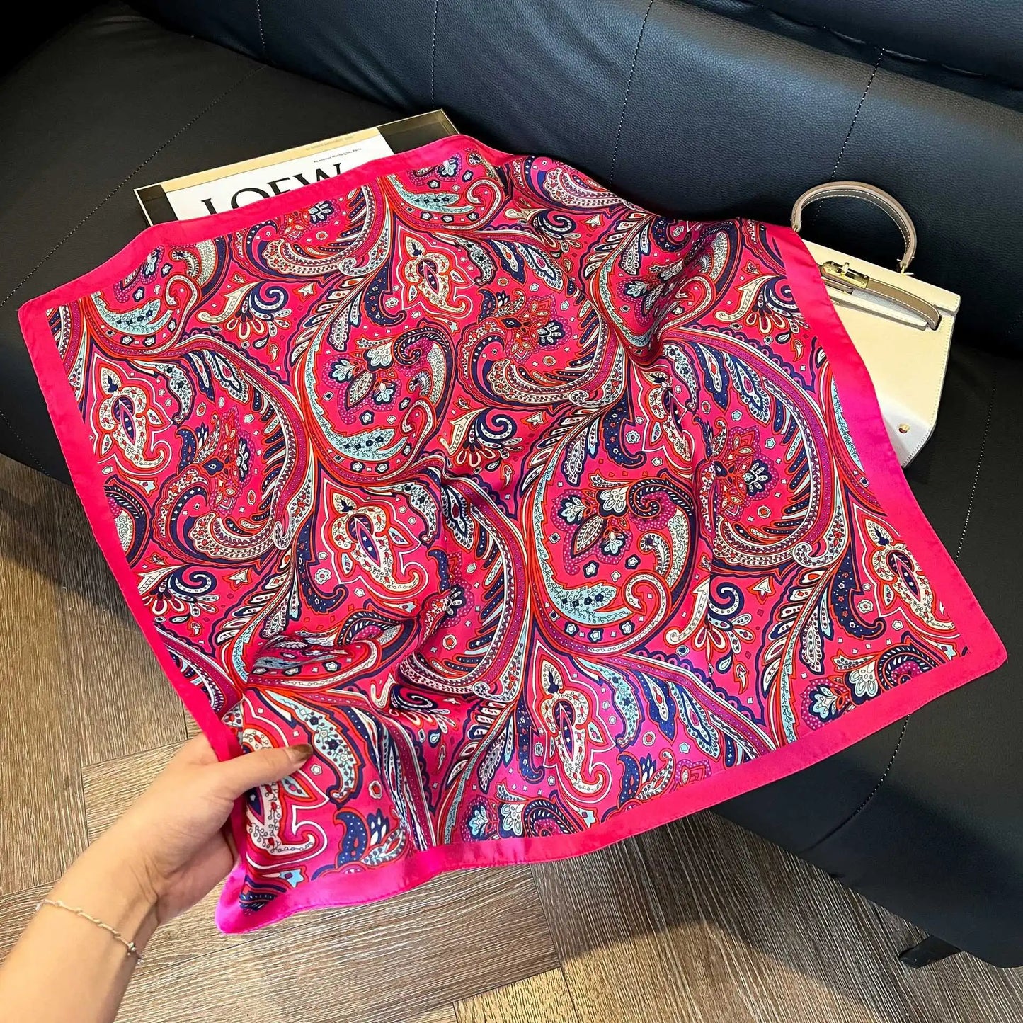 Pañuelo Elegante Tipo Seda Cuadrado para Mujer - Estilo Chic