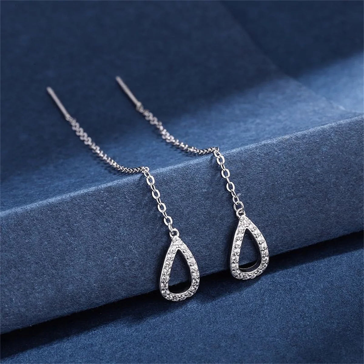 Aretes Colgantes Gota con Rhinestones – Elegantes y Minimalistas, Diseño Delicado y Femenino