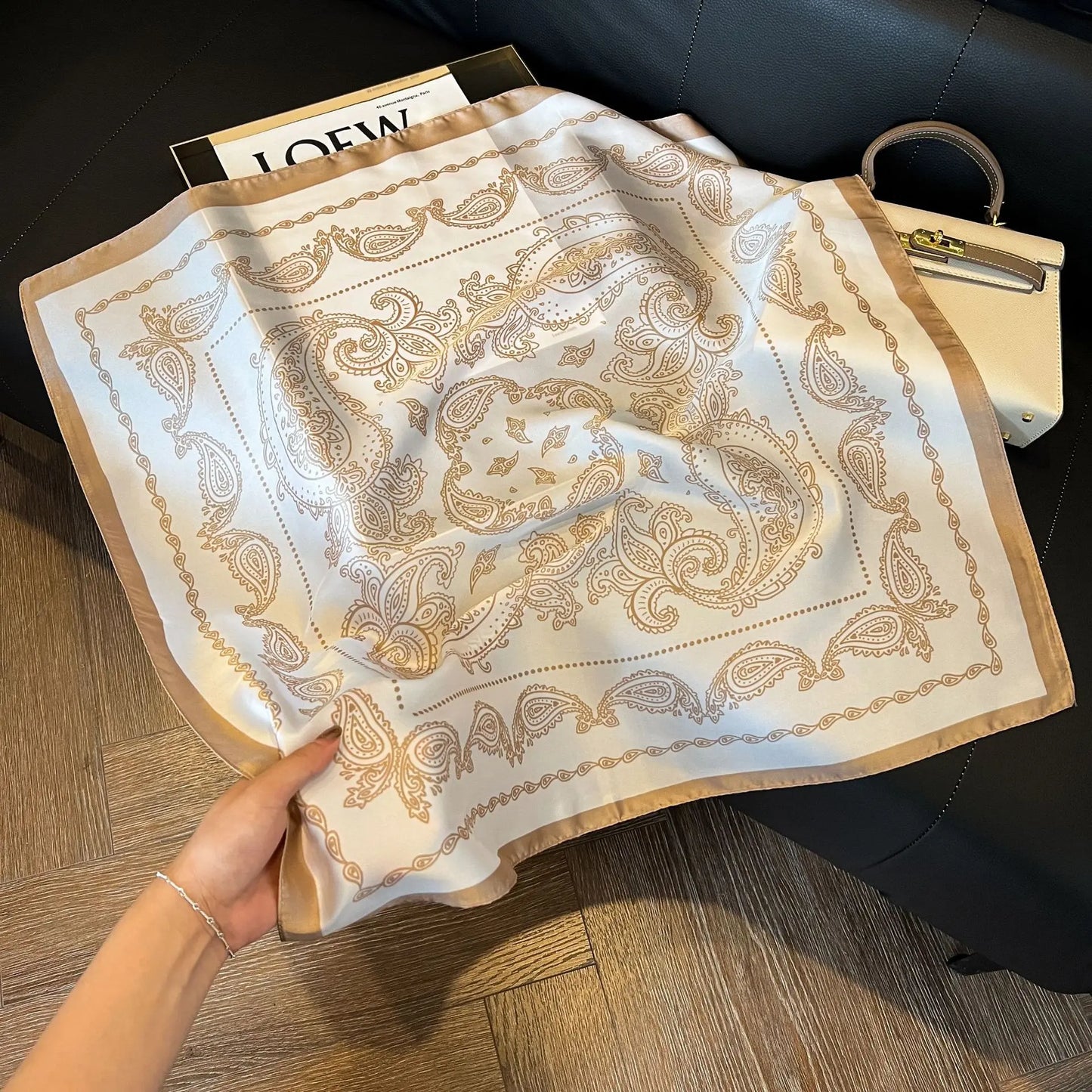 Pañuelo Elegante Tipo Seda Cuadrado para Mujer - Estilo Chic