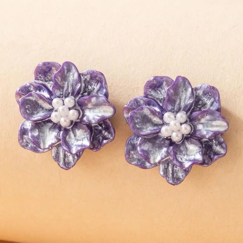 Aretes Tulipán con Moño – Plata y Flor Blanca, Elegantes