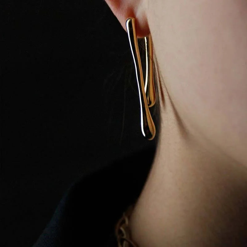 Aretes Drop Dorados para Mujer – Moda Minimalista, Accesorio Sofisticado