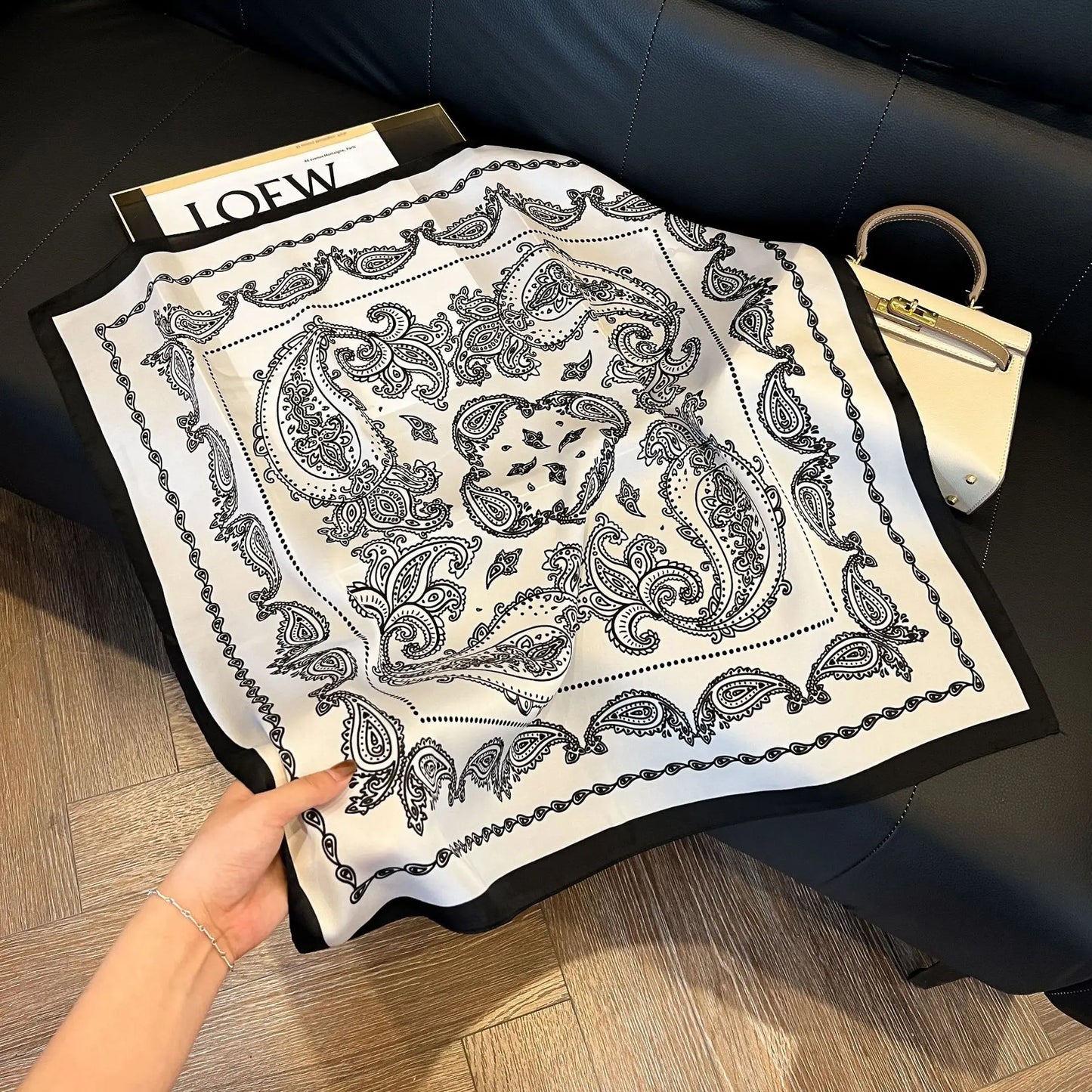 Pañuelo Elegante Tipo Seda Cuadrado para Mujer - Estilo Chic